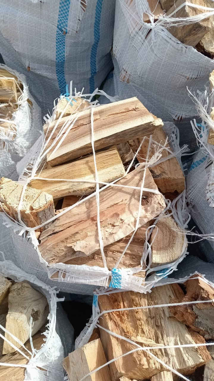 يوجد لدينا كياس حطب مفشك يابس للبيع لتواصل ***********
