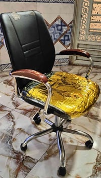 كرسي • للبيع • قابل تفاوض