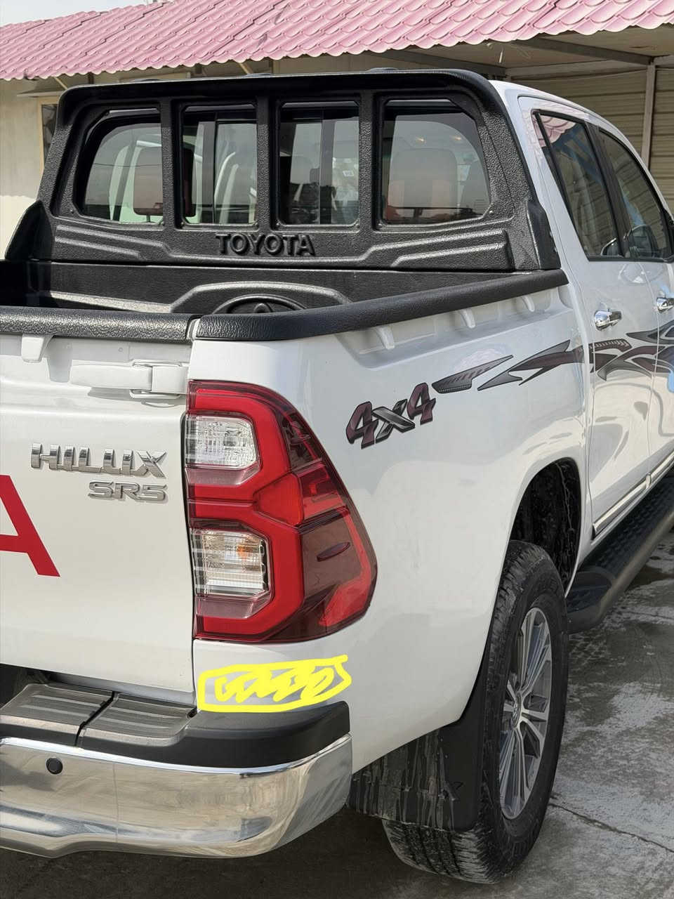 السلام عليكم للبيع هايلوكس
موديل 2023
 رقم بغداد 
الضرر طختين بارد مثل مامأشر بلصور وموجود سونار يوضح البارد العداد 160،000 
التحويل ثاني يوم 
السعر 315 
للأستفسار : ***********
