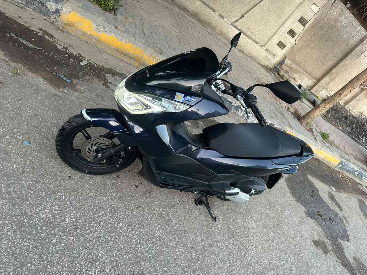 سلام عليكم دراجه pcx للبيع دراجه رمبه ماشيه 23 ألف صار شهر من نازله من معرض دبي السعر 19 ورقه وبيه مجال للشراي مكاني الكرخ رحمانيه جعيفر الرقم ***********
