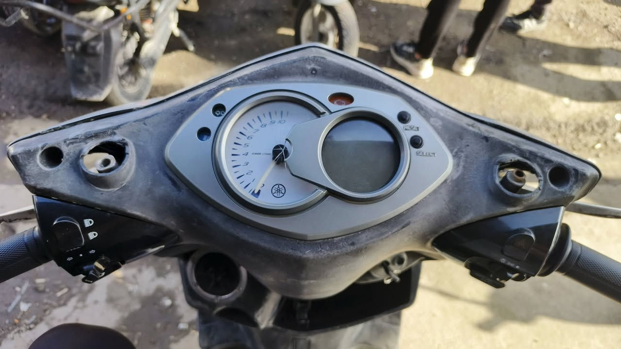 السلام عليكم
سكنس فحل ياباني
مكينه جديده برغي مافتوح بيها
عقل مفتوح يمشي فول ال 110 
لايت زيلون عدسه
كهربائيات كله شغاله.
تحريكه معدل فول 
تايرات زوج جدد
سعر مليون و800 بيه مجال
شرط التحويل (*********** )
