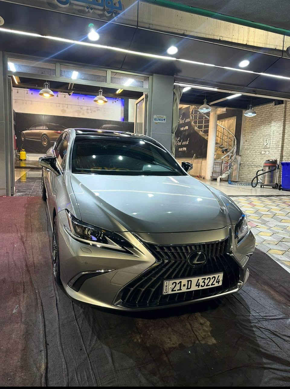 تحية طيبة ليكزس LX350 خليجي شركة المهند 

عداد المسافة/ ٣٠ الف كم بشرط 

السعر / ٣٨٥ ورقة مجال بسيط

موديل / ٢٠٢٣ خليجي وكالة المهند 

السيارة بيه مكانين صغار كارت فقط باقي السيارة كفالة و جديدة كير و محرك بشرط حدادية و تايرات جديدة سنوية جديدة تحويل وكالة . 

السيارة فول مواصفات للاخير ميحتاج تنذكر معروفة . 

للاستفسار / *********** السليمانية, العراق
