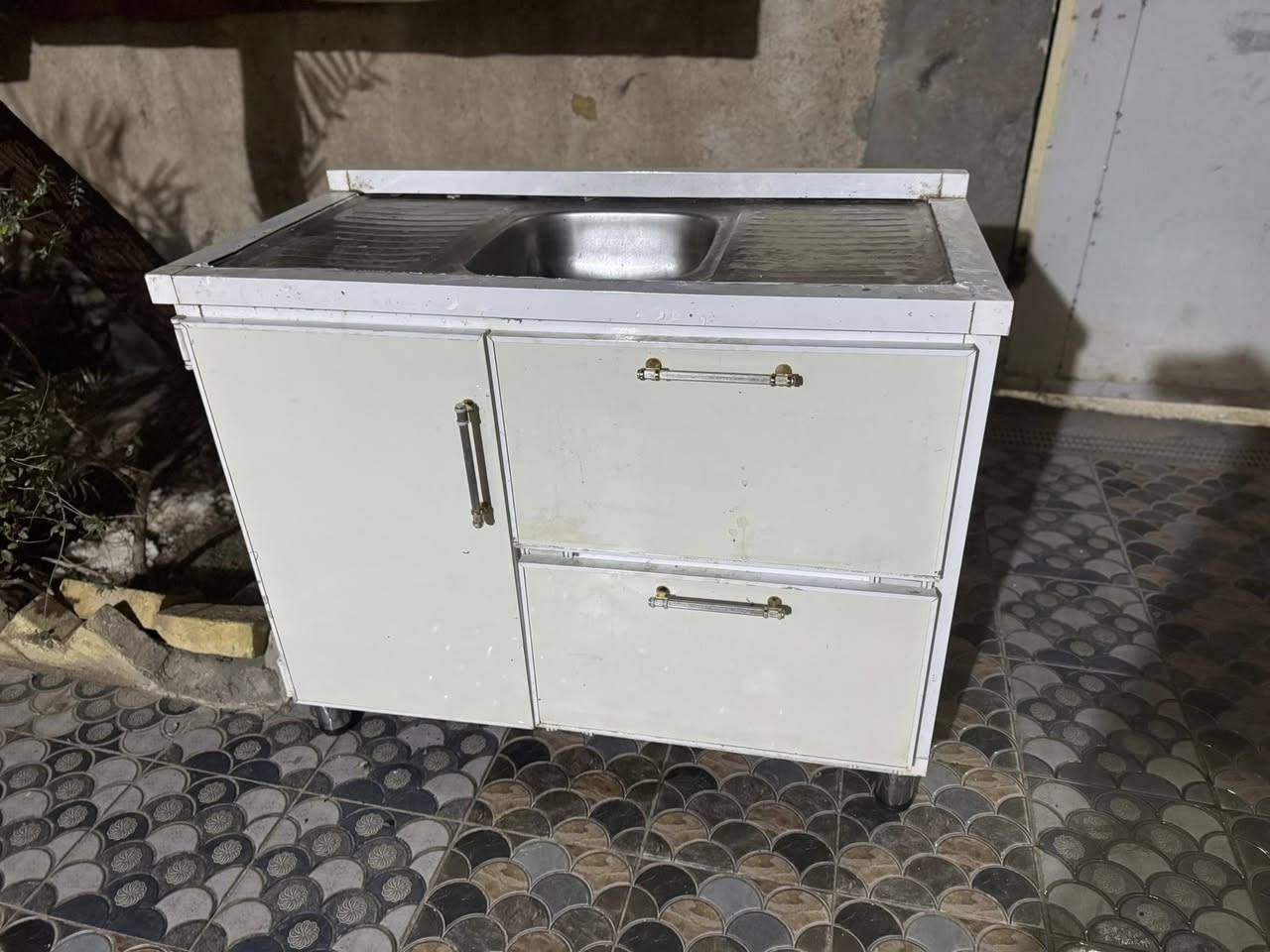 للبيع
كاونتر قياس مترين والسنك قياس متر
للتواصل خاص او واتس اب ***********
العنده كاونتر تصليح او للبيع يدزه
