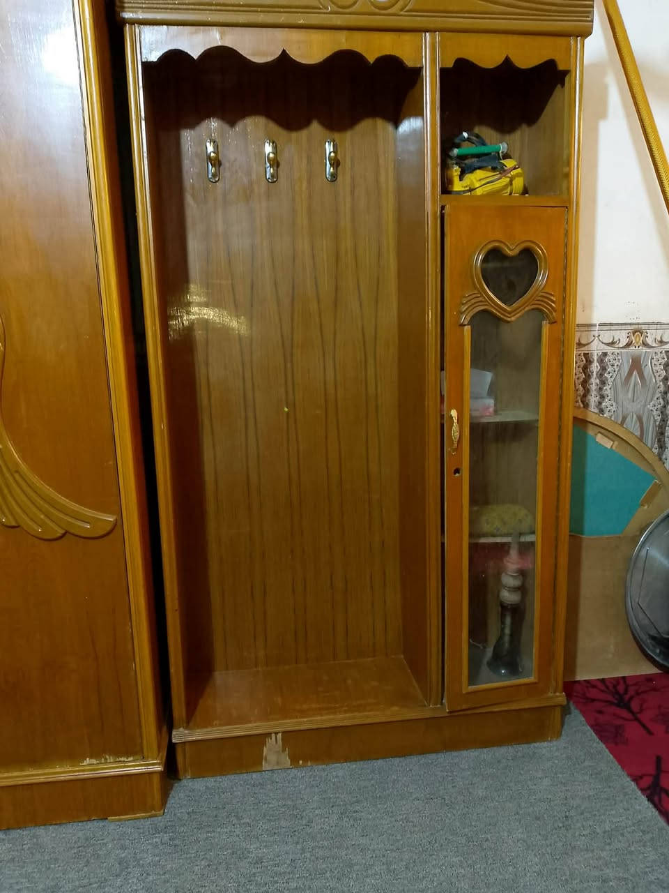 السلام عليكم غرفه كامله مو بس الي بصوره بس اني ما شادهن غرفه تسكام اصلي السعر 600 وبي مجال قليل
الاتصال ***********
