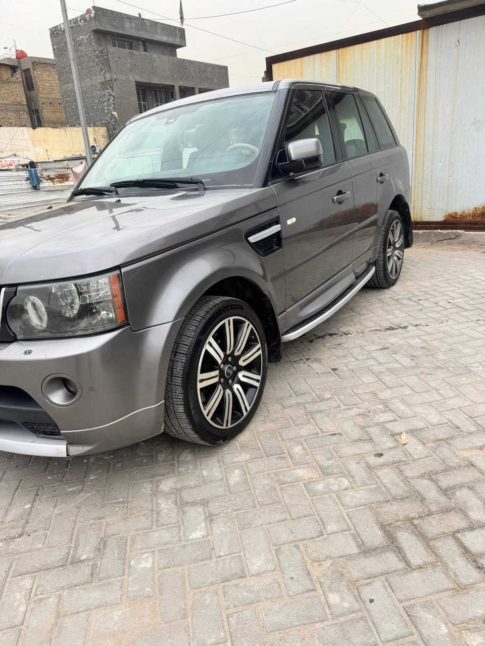 سلام عليكم 
للبيع او مراوس
رانج روفر  موديل 2010 
RANGE ROVER 
السياره رقم بغداد الجديد هزه وسنويه جديد
كير مكينه كفاله
بيها 3 قطع صبغ لجماليه  فقط الباقي مكفول
السياره كلش جديده 
مواصفات فول
تخم تايرات جديد
بصمه تشغيل بصمة بيبان بصمه 
السياره مكينه ثمانيه سلندر العادي بدون سوبر 
السياره كشنات جلد 
2 كشن كهرباء
ستيرن كهرباء
كشنات تدفئة
نظام صوت (هارمن كوردن)
شفتات ستيرن 
مري جانبيه كهرباء وتنزل من ترجع 
شاشات خلفية للصف الثاني 
فتحه سقف 
بجم زنون
 بوب بصمه 
فتحة سقف
أناره ترحيبيه 
خزن ميموري
كامره خلفيه
هاندبريك كهرباء
٨ وسادات هوائية
خمس وضعيات قياده 
السياره جكات تصعد وتنزل 
تحكم ستيرن جوبلسات

سيارة نظيفه جداً
رقم صاحبها ***********

