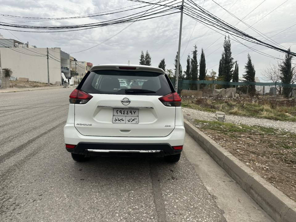 Nissan rogue
Model 2017 
مواسەفات s
دەبڵ ئەكسل,كامێرە،شاشە تەحدید سورعە، سەیارەكە یەك دەستە 
١٤١٠٠٠ كیلۆمەتر ڕۆشتوە
ئێرباگ سوكان و شانی سەكن تەقیوە سێ پارچەی بۆیاخە
گێڕو مەكینەی بەشەرت
نرخی ١٥٠ گەڵا
شوێن:سلێمانی
0770 158 2133 
0751 859 9105
