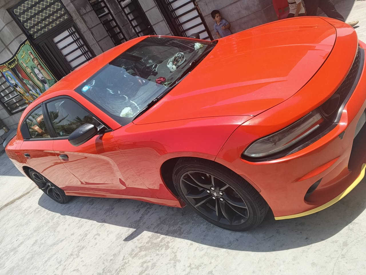 للبيع چارجر 2018 وارد كندي كفالة
فول مواصفات sxt 
شاشة كبيرة 
شفتات

رقم بغداد بسمي السعر 215 وبيها مجال 

رقم الهاتف ***********

