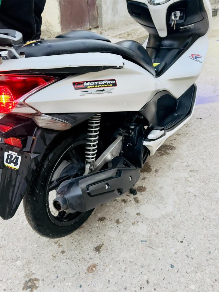 سلام عليكم 
دراجه بيس اكس جيل اول ياباني

اوراقها +منفيس موجوده 
دراجة مكفوله 
حساسات كهربائيات اشاير +عالي ناصي 
كلها شغاله حساس زدحام +حساس استان 
كله شغاله 
جيب فيتر وتعال افحص .

العنوان حي النصر  .السعر 1350 
 قمي. ***********
