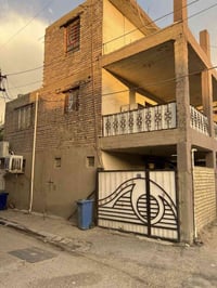 الدارين للبيع الماسحه 200 متر الواجه 20 النزال 10 البيت ركن  مقسوم ثني...