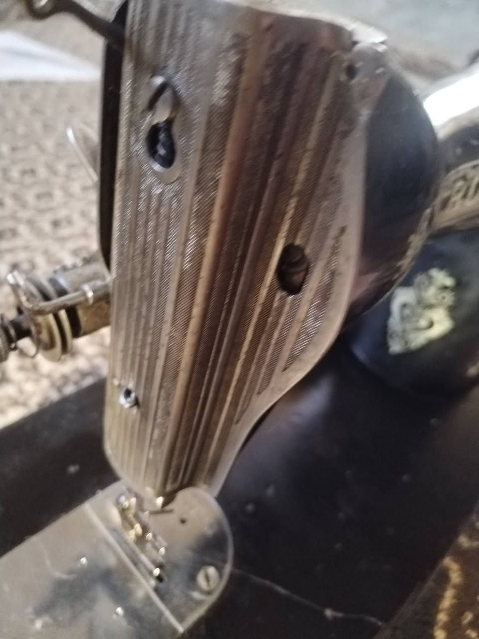 .
ماكينة خياطة قديمة صناعه بريطاني من شركه  سنكر انتيكه  صناعة ممتازة، قوية وتتحمل الشغل، تفيد للاستخدام المنزلي أو لهواة جمع الانتيكات التراثية بعده  تعمل  وصوته ناعم
 مناسبة للخياطة الثقيلة والخفيفة.
السعر ٦٠ الف  بدون ميز
للتواصل على الخاص 📩


**إذا كنت صاحب هذا الإعلان وتريد حذفه لأي سبب، رجاءا أرسل رسالة إلى الدعم الفني**