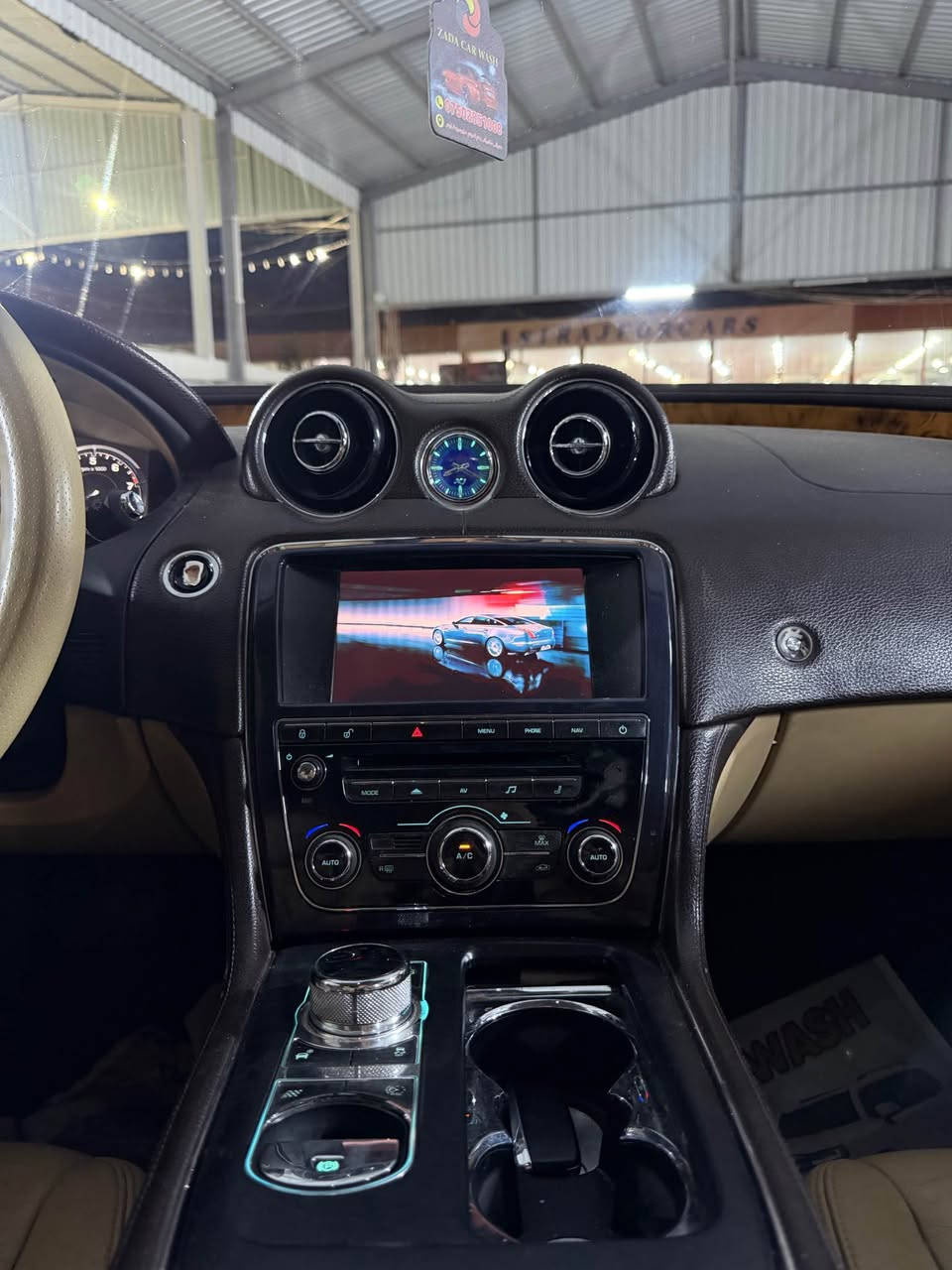 Jaguar XJL موديل 2013 سياره سفر شركه سردار سياره ثنين سويج ضمان دولي سياره بدون صبخ بشرط و كير و محرك بشرط محرك مرغوب اربعه سلندر سياره ماشيه 80 يعني سياره سفر و مكفوله من كل شي سياره موسفات فول فول لارج بانوراما شاشه كبير كوشن جلد هيتر تبريد مساج خزن ستيرن هيتر سياره  فتل كاميره و داتاشو رادار امامي رادار خلفي مرايه رادار يعني سياره فول موسفات من اخير عليها غرامات 5 ورقه ينزل من سعر سعر سياره 125 و بيها محال *********** دهوك, العراق
