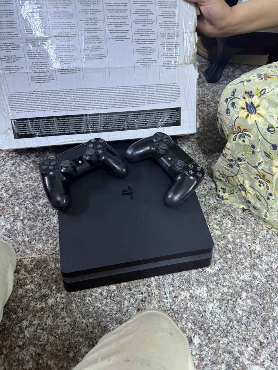 بلي فور للبيع جديد استعمال سنه
السعر ٤٥٠
بغداد الجديده


**إذا كنت صاحب هذا الإعلان وتريد حذفه لأي سبب، رجاءا أرسل رسالة إلى الدعم الفني**