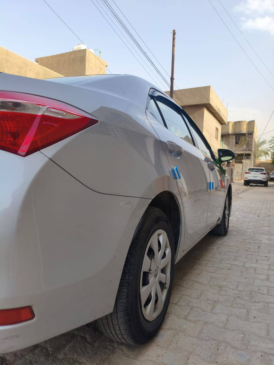 للبيع: تويوتا كورولا 2015 (ساز) 🚗
​النوع: تويوتا كورولا (Toyota Corolla)
​الموديل: 2015
​اللون: رصاصي 
​الحالة العامة: ساز (نظيفة جداً وبحالة ممتازة)
​✨ 
​محرك قوي واقتصادي جداً في استهلاك الوقود.
​تبريد ثلج ما شاء الله (شغال وجاهز للصيف).
​كير، محرك، وسدر بحالة ممتازة وجاهزة للاستخدام فوراً.
​صدر السيارة ناعم وبدون أي أصوات.
​داخلية نظيفة جداً وبحالة الوكالة.
​
​هزه وسنويه جديد ل2027
​رقم اربيل الجديد ابسمي 
​مكاني بغداد/ المحموديه 
​📌 ملاحظة: السيارة حرة وجاهزة للتحويل مباشرة، ومصروف عليها وما تحتاج أي برغي. 
​📞 للتواصل والاستفسار (اتصال أو واتساب):
هاذه رقمي ***********
💵 السعر 130 وبيها مجال بسيط
