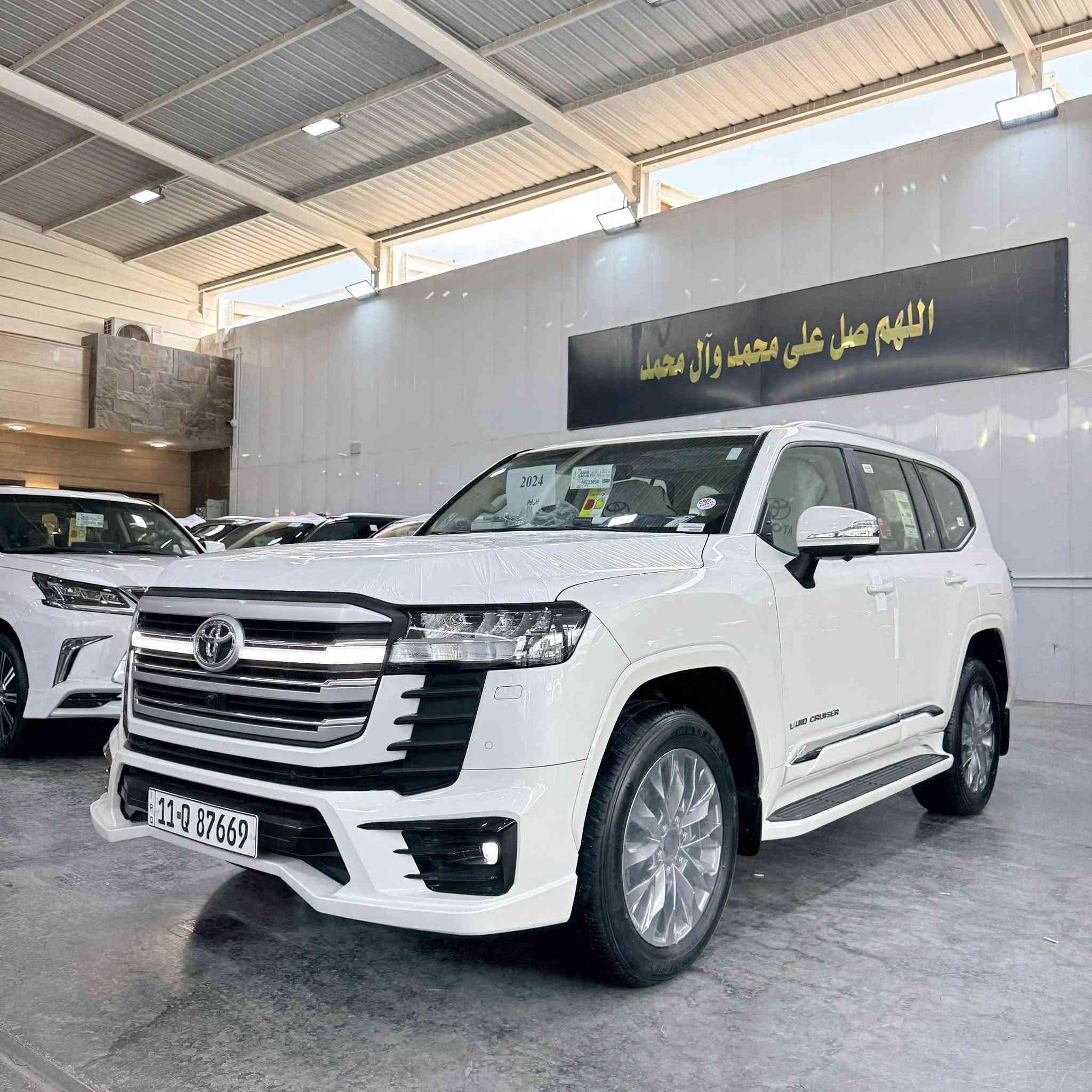 السلام عليكم
لاندكروز وكاله ابريم 

موديل 2024  

ماشيه 4الف 

كفاله عامه 

رقم بغداد بسمي 

مكان السياره بغداد معارض البياع 

السعر 

***********
