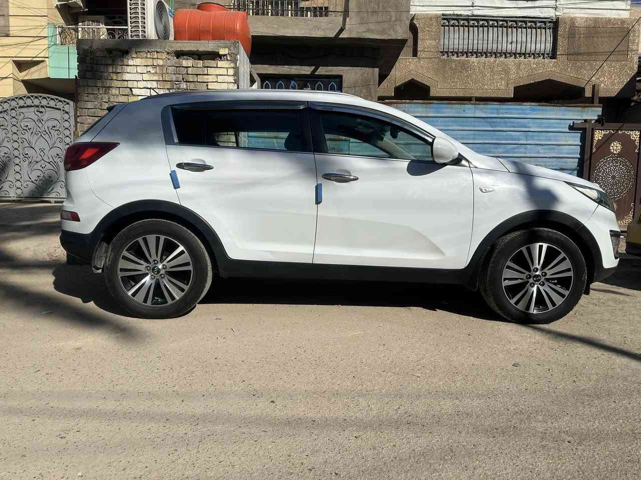 مرحبا حبايبي هاي كيه اسبورتج خليجي بسمنه تحويل ثاني يوم سياره جديده جدا عل ايدينه من هيه زيرو يعني استعمال شخصي مكفوله كفاله عامه ماعده شخط بل باب وصبغناهة كلير يعني بدون حادث ابد وصور السونر موجوده 
الموديل ١٦ المشي ١٠٠ السعر١٥٣
وهاذ رقمي ***********
