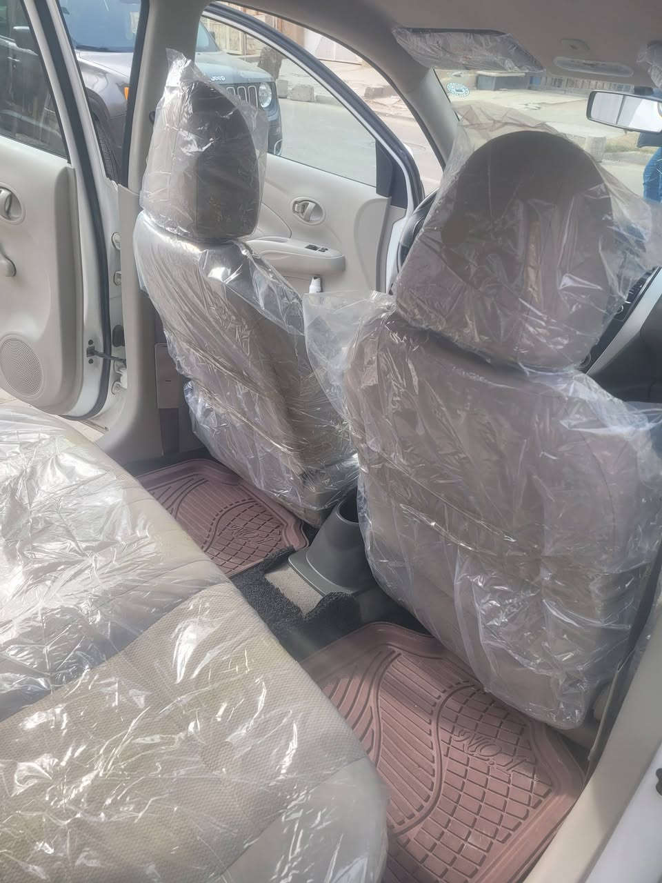 السلام عليكم سني هندي بليتة زركة موديل ٢١ رقم اربيل بسمي شرط التحويل  مكفولة من الضربة والصبغ بس باب عكس السايق يرادلة بارد شي خفيف مابين السيارة حلوة واحلى من الصور ان شاء الله اي نقص مابيها واسف عل الاطالة استفسار *********** مكاني المنصور وت ساب موجود
