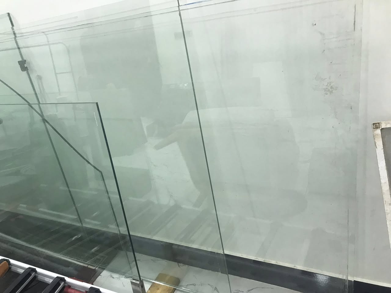 السلام عليكم قطع جام مال محل جديد 4قطع الطول4ولعرض4 مع باب الجام مستخدم قليل السعر200وبي مجال مكاني البصره الجزيره***********
