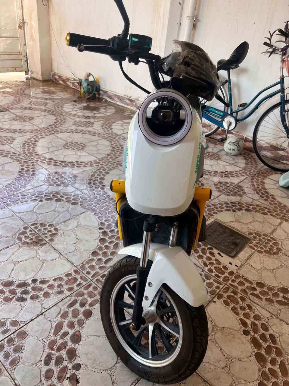 سلام عليكم دراجه شحن F3 جديده صار لها 
7 شهور استخدام قليل جدا  موديل 2026
5 بطاريات 
سرعه 110
سعر 650
***********
