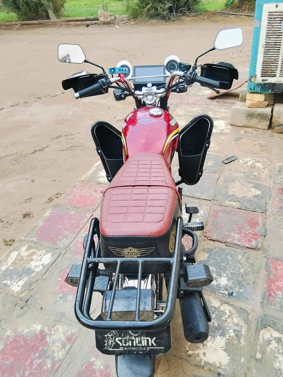 سلام عليكم دراجه سيفان للبيع موديل 25 ضاقطه وزنجيل كفاله عامه دراجة جديدة وجاهزه  مكان واسط العزيزيه السعر اتصل ودلل ***********
