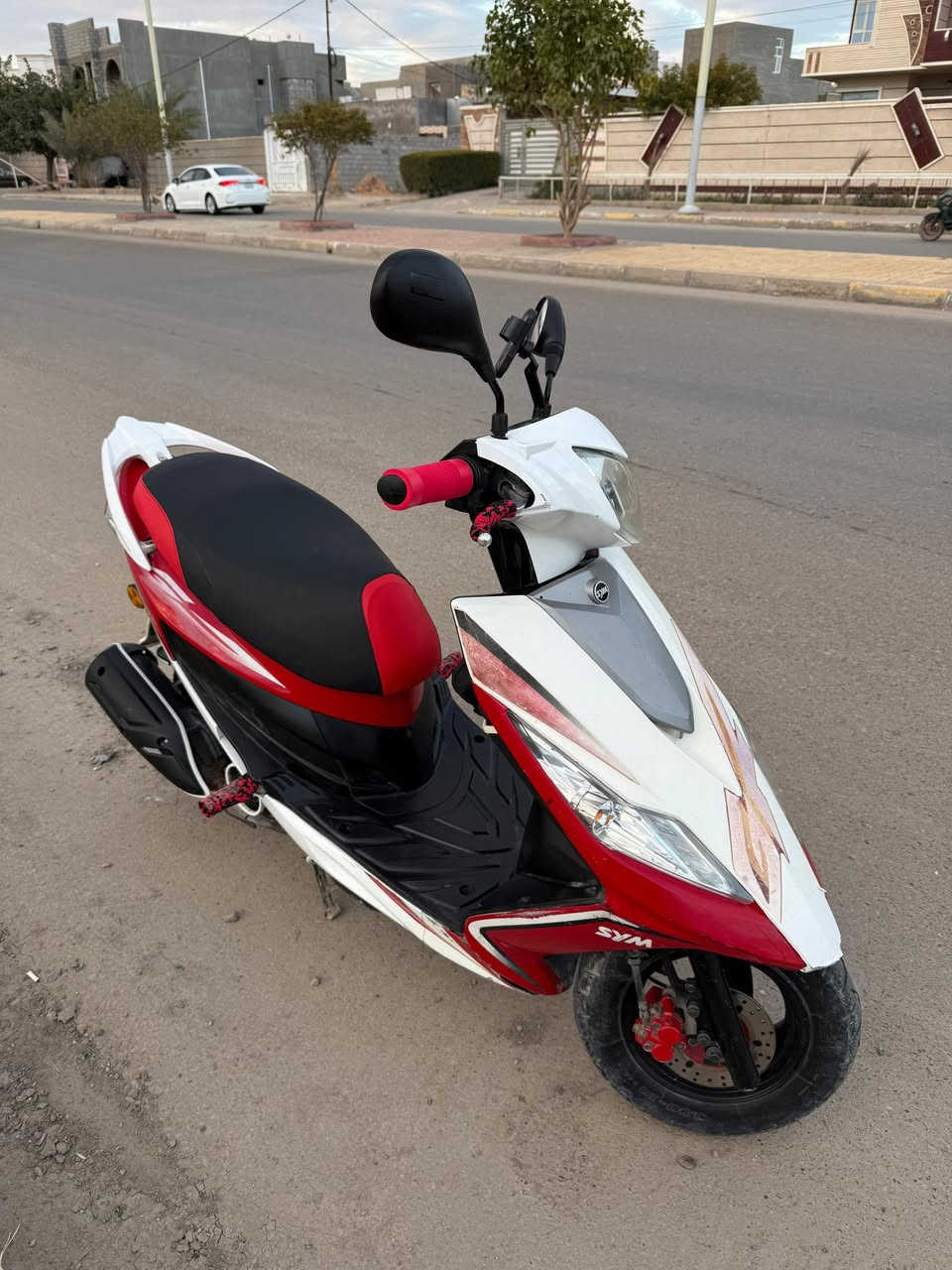 دراجة سايم نحله للبيع الدراجة مسجلة بيها سنوية باقيه ع استلام اللوحات بس تحول تستلمهن الدراجة نظيفه ومحرك نظيف ومكفول وكشر نظيف دبلات جديدة كهربائيات كلها شغاله لايت زنون اشاير كله شغاله الدراجة موديل 2019 GR سعر الدراجة مليون و 50 للتواصل ***********
