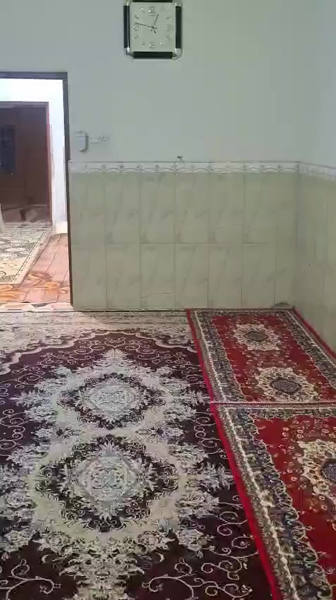 (بسم الله الرحمن الرحيم ) 
دار للبيع 
المساحة 107 
الجبهة 6 
النزال19 
مدخلين و3 نوم وخدمات 
البيت بناء نضيف عالي عن الشارع 
📍الموقع 
الشعب الشارع  المقابيل شارع الفراطسه 
للاستفسار 
***********
***********
او زيارة مكتب المصطفى للعقار الكائن في الشعب مقابيل كلية الامام الكاظم
