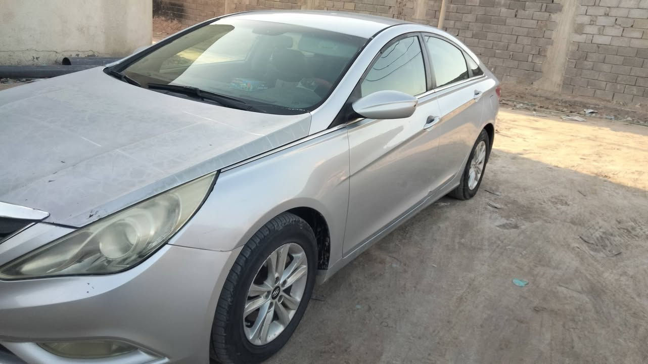 السلام عليكم من رخصة الادمن 
سوناتا موديل 13 وارد امريكي ماشية 70  الف فقط تحكم جهتين نظام سبورت وايكو وباقي المواصفات المعروفة  مكفولة محرك وكير محرك 2400 جي دي اي ضربتها دعامية وجاملغ بدون ارباك راجعات نفسهن وصور الحادث بامريكا مرفقة مع الصور مكفولة من الصبغ بيها دحجات مثل ما موضح بالصور والبنيد جارد السيارة ما متعوبه ولا ماشية هواي بالعافية علياخذها تحتاج ترتيب بسيط رقم ناصرية باسمنا تحول ثاني يوم  
السعر 100$ شدة وبيها مجال بسيط حك الجية 
البصرة مطيحة 
***********
