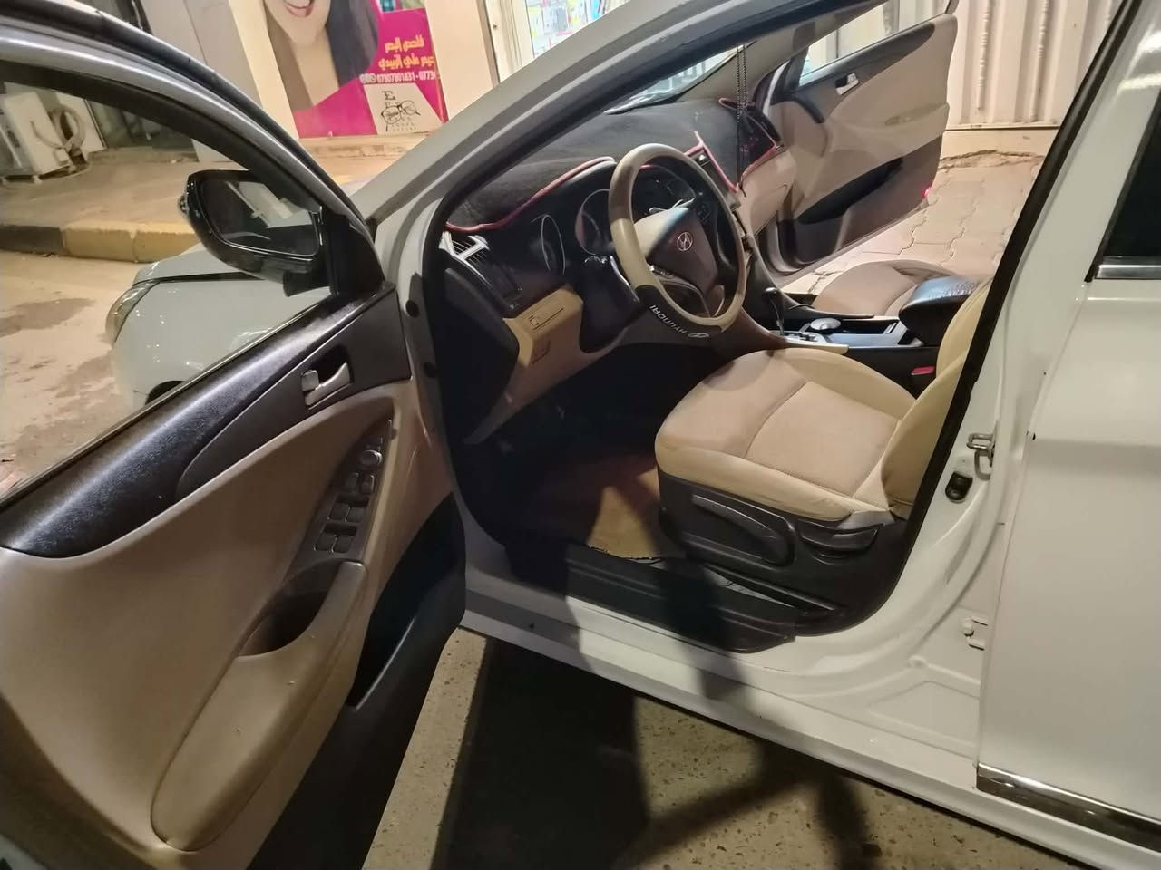 سوناتا خليجي للبيع
فول مواصفات 
موديل ١٢ 
رقم بغداد 
مكينه كير مكفول 
مكينه 2400
بيها صبغ صفحه و جاملغ خلفي بدون حادث فقط 
شخوط
مكان السياره واسط الزبيديه 
والسعر ١٠٥ وبيها مجال  
***********
***********
