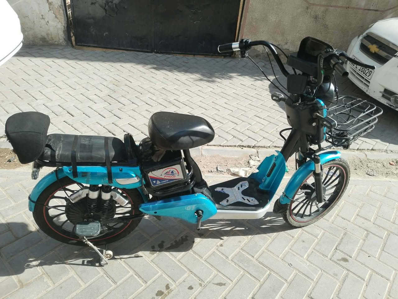 سلام عليكم دراجه شحن H9
أربع بطاريات. ملف 1500
ضمان بل بطاريات خمس اشهر 
سرعه دراجه 70
سعر 350 و بيهه مجال 
***********

