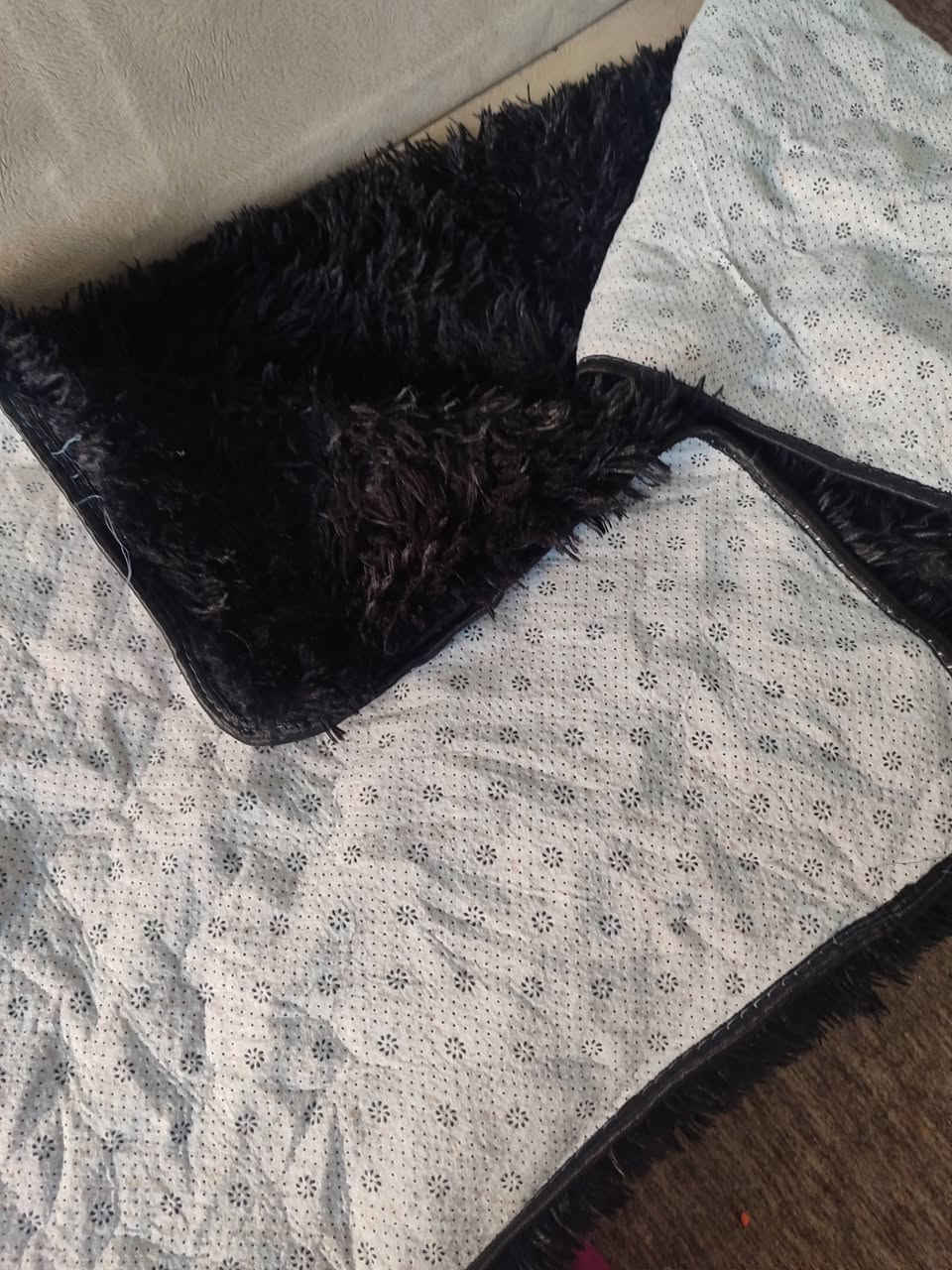 فروه لون اسود بس ما وضح هلكد بل صوره ٥امتار السعر ١٢وجوها كوشات 
٥عدد اب ٦الف والملون اب ٤


**إذا كنت صاحب هذا الإعلان وتريد حذفه لأي سبب، رجاءا أرسل رسالة إلى الدعم الفني**