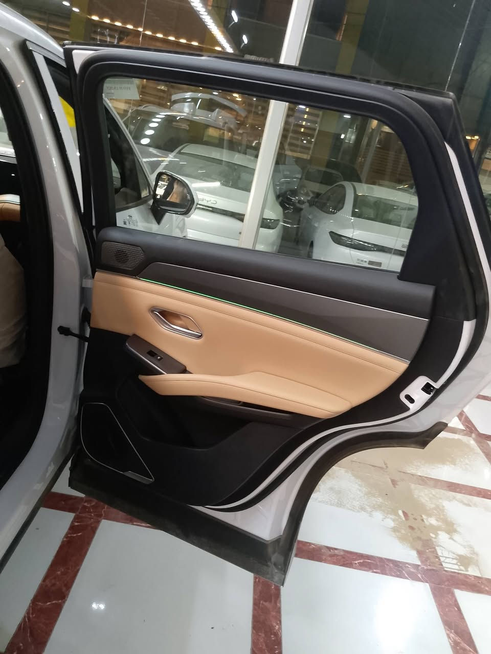 جميع نواع زجاج اليسارات القديم ولحديث نقل وشدداخل بغداد مجانن
وبنسب السعار رقم الهاتف ***********
