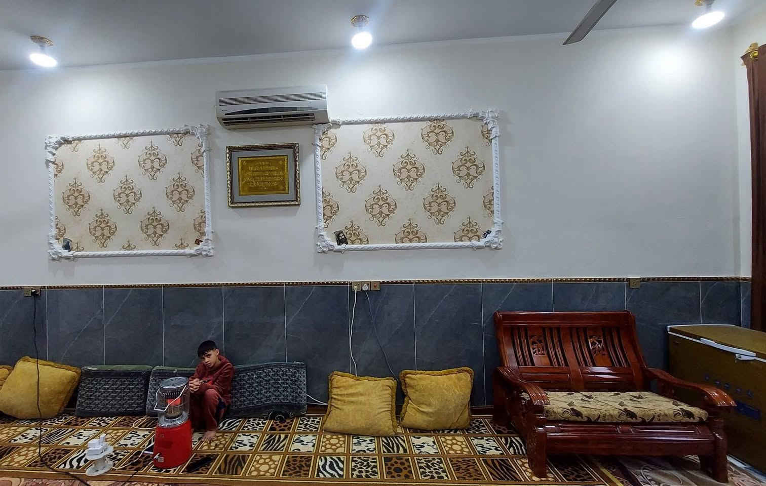 يالله 
دار زراعي للبيع مساحة البيت ٢٠٠م طابقين في منطقة الصخيين قريب جدا شارع العام
 بناء درجة أولى بناء طابوق وسقف كونكريت مسلح واساس بتلو صب ٥٠×٥٠ يتكون من طابقين /  
  الطابق الأول يحتوي على غرفتين 6×4واستقبال10×4.5 وصالة ومطبخ وصحيات داخلية وخارجية وطارمه ومنور.                                    طابق الثاني هيكل مسقف يحتوي على غرفتين 6×4وصالة كبيرة وصحيات.                    
 واجهة البيت كاملة مطبك سيراميك  ارتفاع الستاره 180س  خدمات ماء كهرباء ومجاري وشارع ١١م مدارس قريبة 
السعر خاص للمزيد 
 او اتصال بالأرقام التالية 
***********
***********
للمزيد من المعلومات يمكنكم التواصل معنا 
على صفحة الفيس بوك ( الامل للعقار) 
للمزيد من العروض على الفيس بك 
https://www.facebook.com/profile.php?id=100087963616783&mibextid=2JQ9oc

للمزيد من العروض على حسابنا التيليجرام (الامل للعقار)
https://t.me/ameralkabe

للمزيد من العروض على حسابنا الواتساب (الامل للعقار)
https://chat.whatsapp.com/GRFrcEXw0J88CVE83bhb8v
