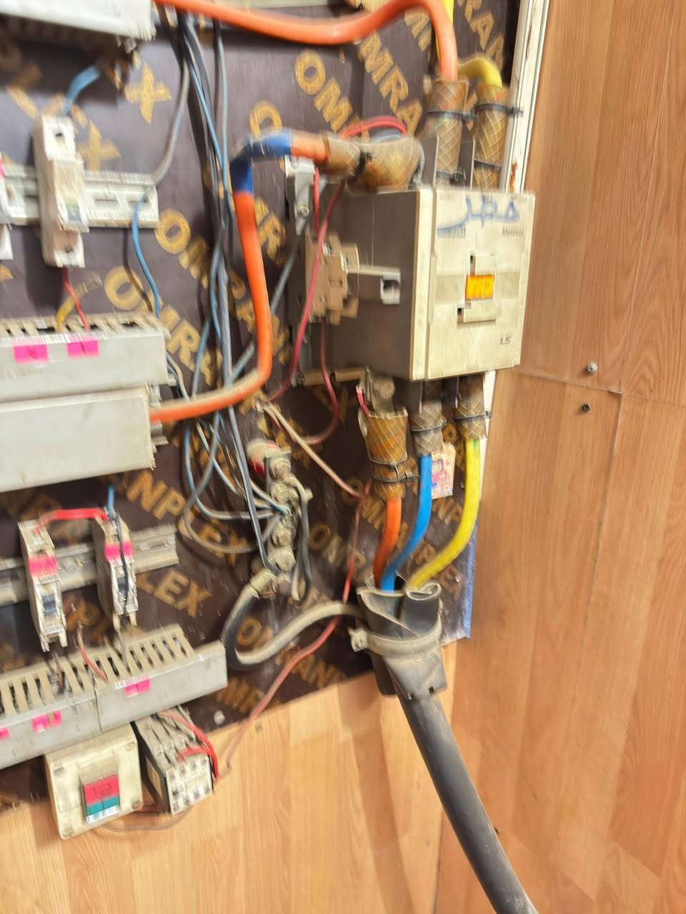 بيع مولد بيركنز اف جي ولسن اصلي 165 كيفي مامفتوح شرط فحص كامله مع بورد مع خزانات مع غرفه سندويج 
***********
