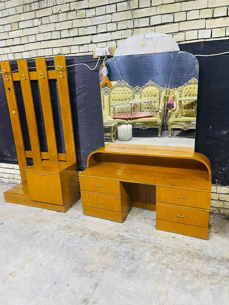 هذا الانتيك الجميل♥️🚛
غرفه ام سته صاج ثقيل
مستخدمه نضيفه 
سعر  مناسب جدا ٤٨٠ 
مكاني بغداد مدينه الصدر 
ارسل واتساب وتدلل 
 ‏‪+964 777 483 6138‬‏ كو توصيل 🚚


**إذا كنت صاحب هذا الإعلان وتريد حذفه لأي سبب، رجاءا أرسل رسالة إلى الدعم الفني**