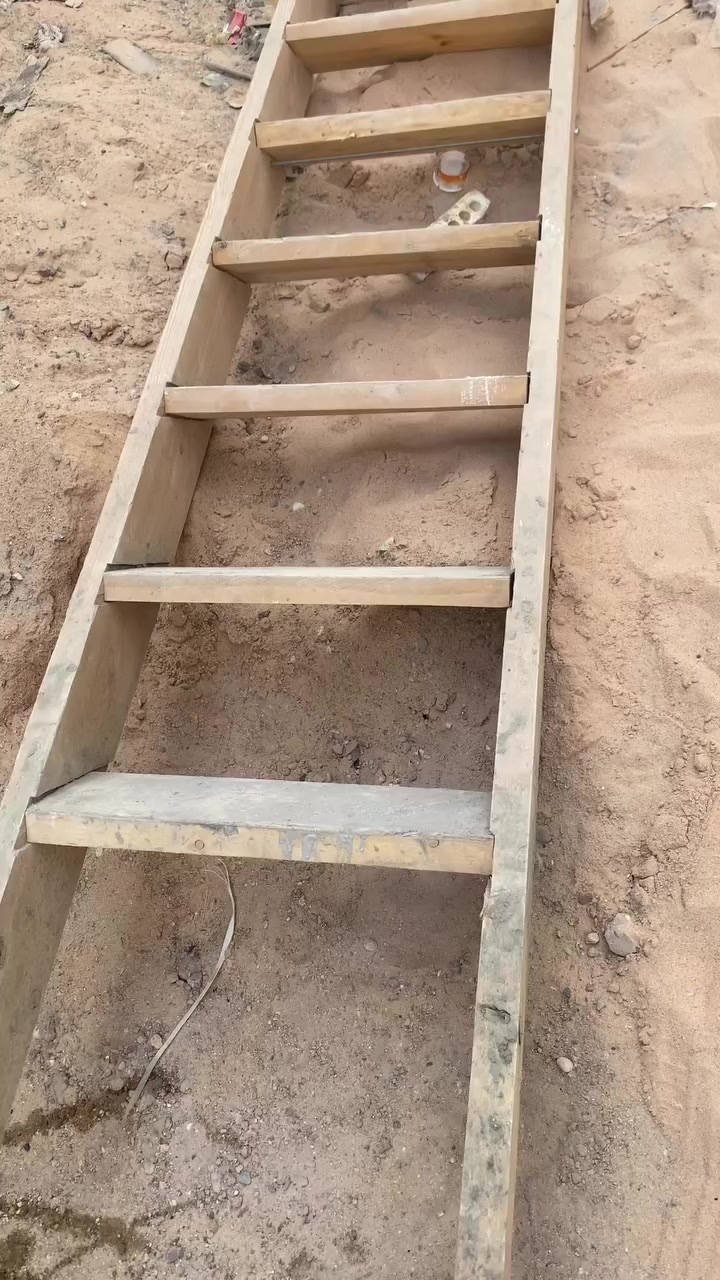 السلام عليكم درج خشب للبيع الارتفاع ٦ متر نضيف كلش للأستفسار الاتصال على الرقم ***********
