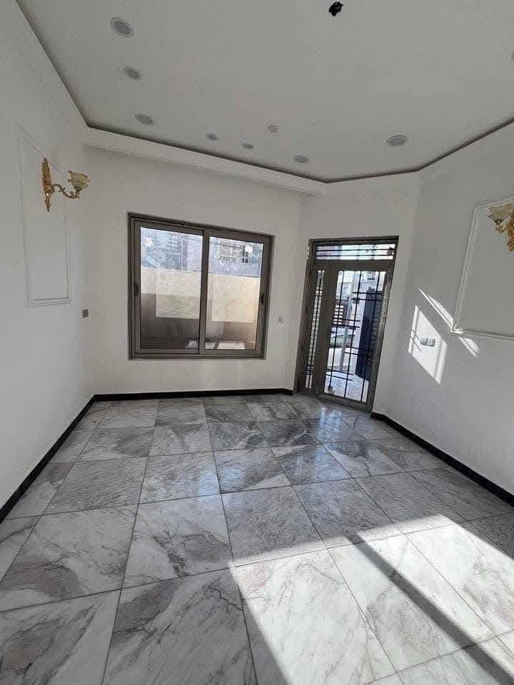 للبيع في السيدية
للبيع بيت بسعر مناسب  في منطقة السيدية 

موقع البيت – مربع خلف شركة الكزز    .

🏡 تفاصيل العقار:

 • المساحة: 101 م²

 • الواجهة: 5 م

 • النزال: 20 م

✨ التقسيم الداخلي:

 • الطابق الأول: صالة خدمات ضيوف، مطبخ، حمام، غرفة نوم

 • الطابق الثاني: 2 غرفة  نوم و حمام 

 • الطابق الثالث: 2 غرفة نوم و حمام  

***********
