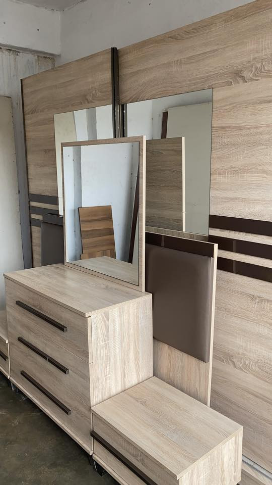 غرفة نوم تركي 5 قطع اخو الجديد نضيف جداً جداً مستعمل شي قليل اي عيب مابيه السعر 400 الف مع الشد والنقل كامل داخل الموصل
العنوان الموصل حي السماح مقابل مدرسة مكة
للمراسلة واتساب ***********
للاتصال ***********
