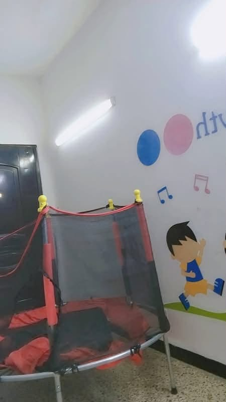 السلام عليكم غرفه أطفال نفرين + ميز تواليت تركي اصلي وميز جانبي بدون كنتور سعره ١٧٥ سياره تشتغل عالشحن سعرها ١٥٠ جديده مالعبو بيها الجهال وماعندي مكان أضمها ماخذتها ب٤٠٠ 
الهزاز ثنينهم ٥٠ زحليكه ٣٠ نطاطه ٣٠    *********** مكاني بغداد الجديده
