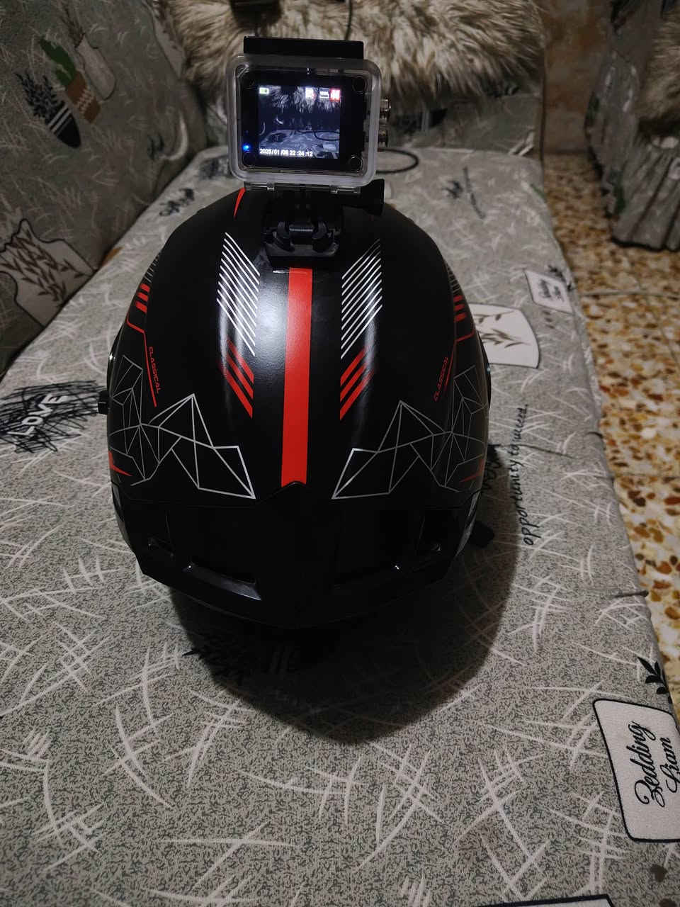 خوذة الرأس مع كامره للبيع السعر 90 الف وبي مجال مع صندوق دراجه 30 الف وبيه مجال العنوان زعفرانيه شارع الكهرباء اتصال ***********
