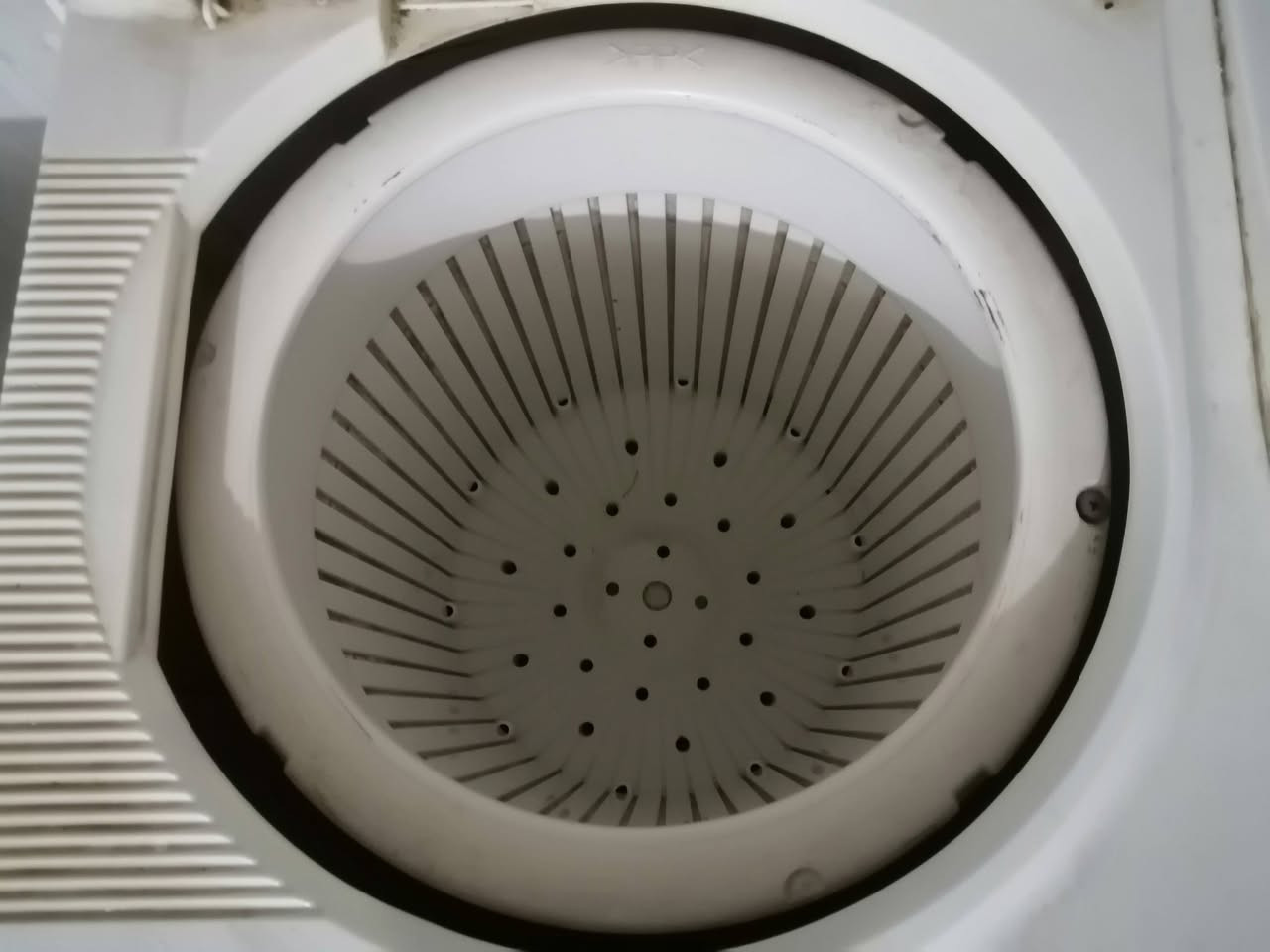 سلام عليكم غساله لبيع هيتاشي الياباني اصلي شغاله ماعده نشاف رادله كندريسر عنواني  ديوانيه مركز رقم *********** سعر 100
