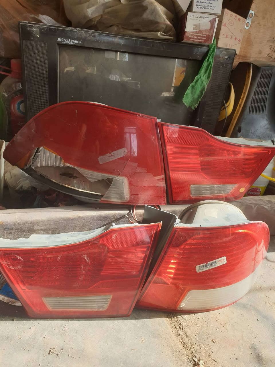 بك لايت اوبتيما 9/10 خليجي نظيفات بس واحد بيه كسر  السعر 125
***********مكاني الغراف
