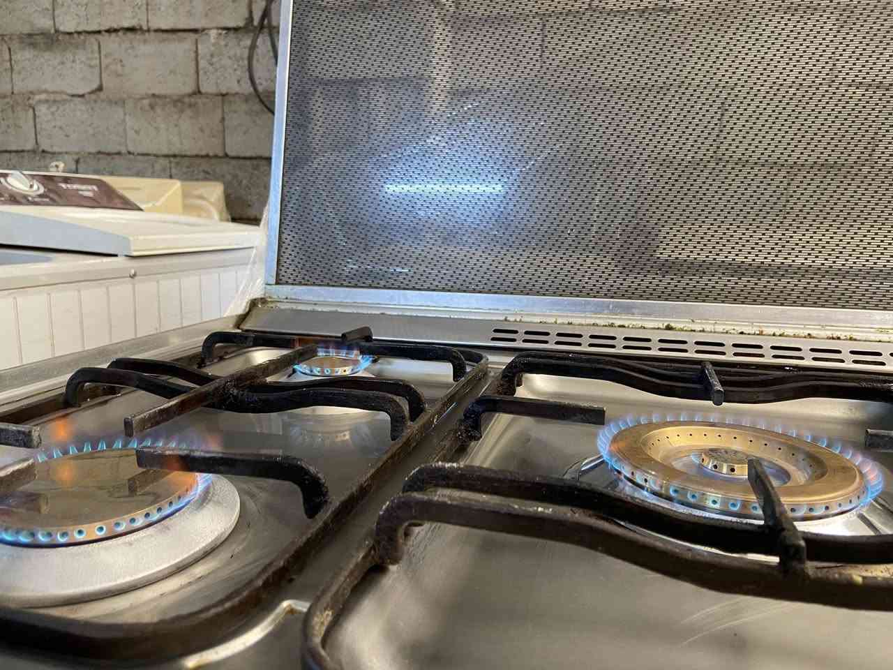 سلام عليكم : طباخ كريازي : شرط فحص ( وضمان) جديد معنه كلمه سعر 250  رقم ***********
