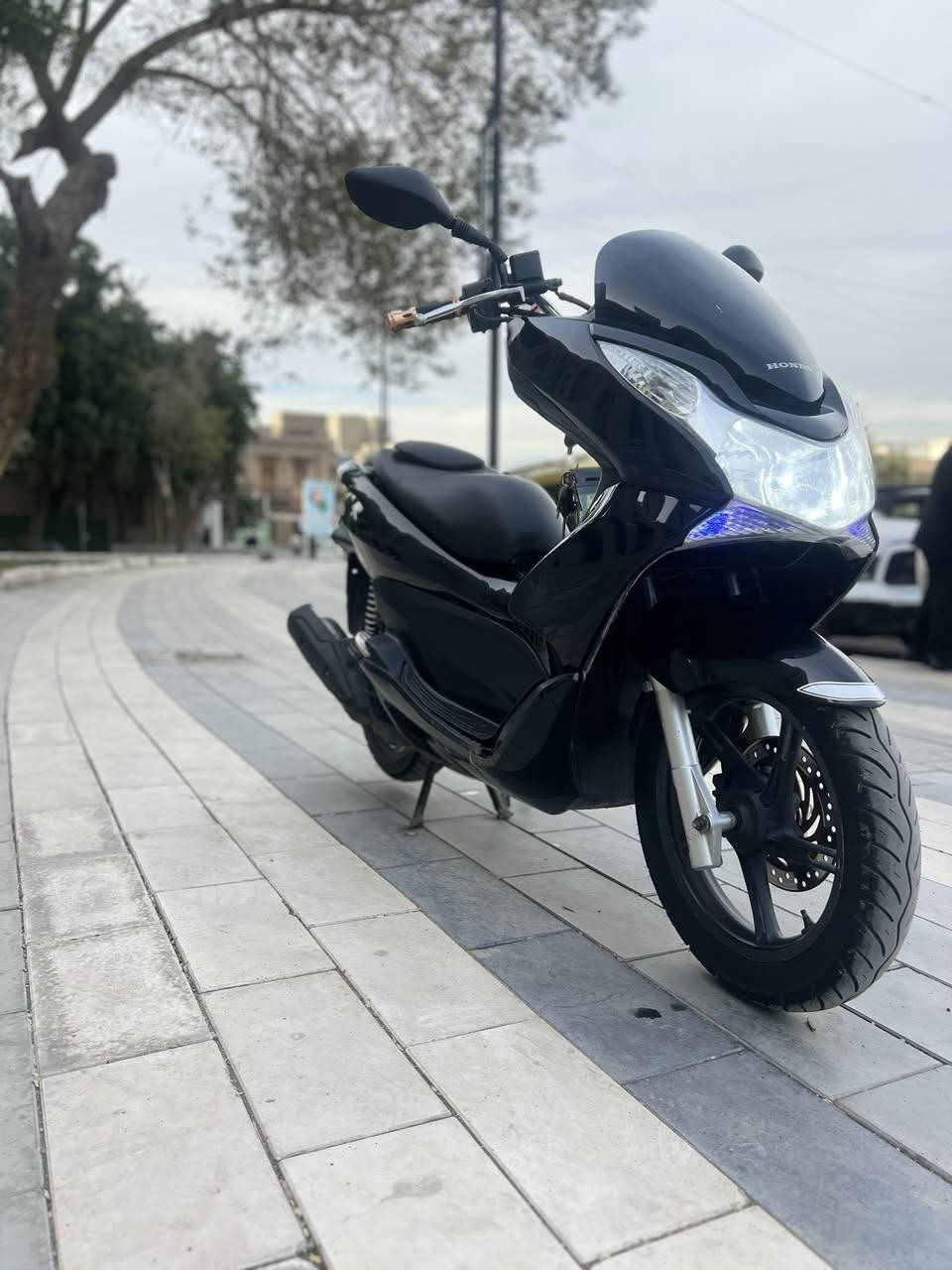 السلام عليكم للبيع دراجه pcxجيل الاول  دراجة جديده معنه الكلمه مال رمبه ماخذها رمبه الدراجه وأعلى ايدي حجم مكينه 150ياباني الاصلي دراجه جديده مال جناي وعلئ ايدي لون  اسود  
ياباني دراجه كامله أستان كهربائي  حساس ازدحام  Aدراجه جديده الدراجه مكينه لوك شلعه معدل خير من اللّٰه دراجه تكول جديده بمعنئ الكلمه واحلا من الصور مال جناي المكان بغداد دراجة مكفوله اي نقص مابيه السعر 1550
وبيها مجال بسيط  مكان بغداد 
اي استفسار ***********
