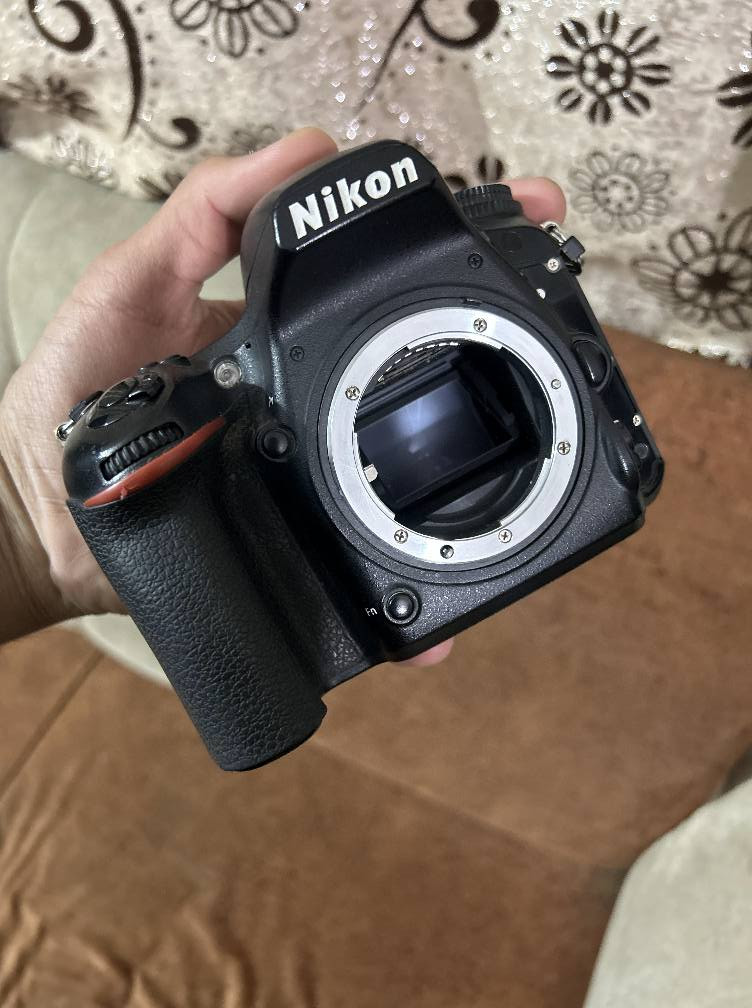 كامرة نيكون 750D للبيع نظافة 85% السعر 900 وبيها مجال  *********** بغداد, العراق
