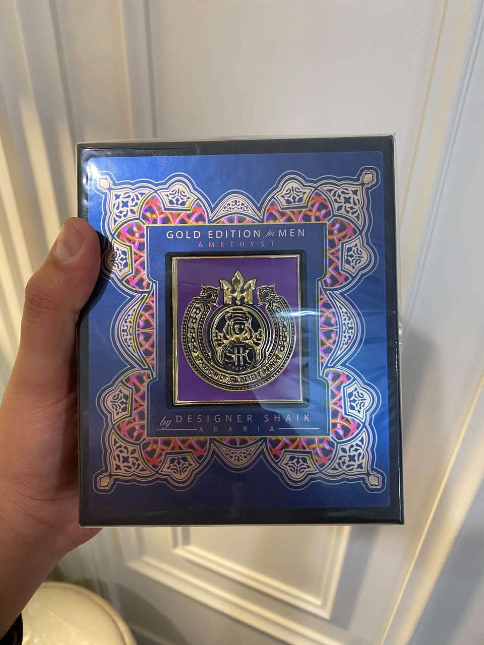 سلام عليكم
للبيع عطر الشيخ 77 

نسخة الذهب (Gold Edition - Parfum)

عطر شتوي بأمتياز 

الزجاجة تأتي مطلية بذهب عيار 18 قيراط وتكون مرصعة  بأحجار كريمية (مثل السدج أو الياقوت الأزرق في بعض الإصدارات الخاصة)

عطر ثقيل مناسب للهدية بسبب التغليف وبعد انتهاء العطر الحجر الياقوت الازرق طبيعي يكون محبس 

السعر على الخاص اصدقائي ويتوفر توصيل لكن افضل تجي للبيت تشوفه وتتأكد


**إذا كنت صاحب هذا الإعلان وتريد حذفه لأي سبب، رجاءا أرسل رسالة إلى الدعم الفني**