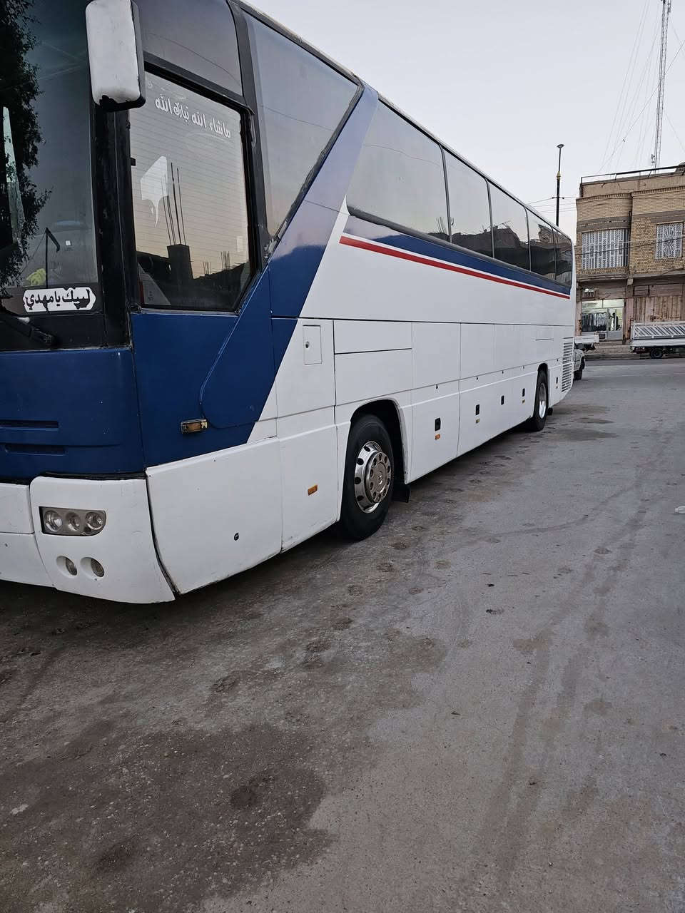 سياره جاهزه طخم تاير حداديه جديد فاتح . 4'وياله  مكينه كير شرط.كهربائيات كله كامله سياره مانقصه شي  56 نفر. مابيه خياس. شرط سكله بلاديه صفاح موس لا مروج ولاشي بيه  ثلاجه شغاله تبريد مناميه تدفائه شغاله.  سياره مابيه كل نقص للاستفسار ***********
