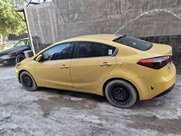 السلام عليكم فورتي ٢٠١٥ للبيع
سياره امريكيه حادثها باب وقبق جنطه بدون دواخل كير مكفول مكينه مجفتها تبريد صدر كله شغال تخم تاير 
مصفره غرامات وهيئه تحويل ثاني يوم 
محرك جي تي اي 
السعر ٨٥ وبيها مجال مكاني بغداد كويريش ***********
