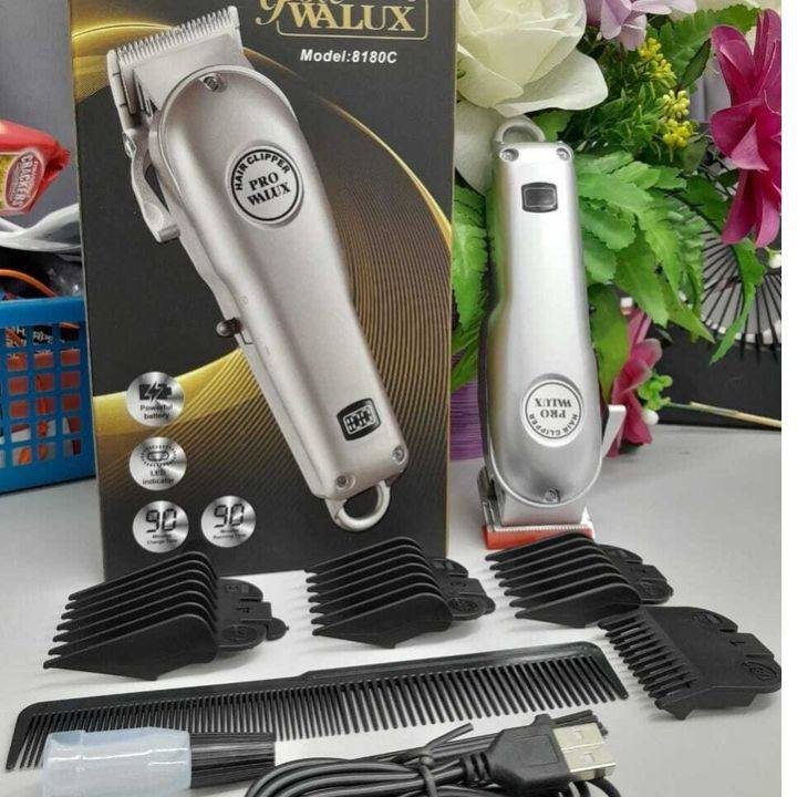 هذه ماكينة حلاقة شعر احترافية لاسلكية من طراز Walux 8180C. 
تتميز بنصل جراحي وشفرات فولاذية عالية الكربون مصممة للقوة والمتانة.
يمكن استخدامها مع أو بدون سلك.
تأتي مع 3 أمشاط مرفقة.
مصممة للتقطيع الدقيق وتلاشي فروة الرأس.
العنوان ميسان شارع نعمة الريفي مقابل توت فريش 
اسم المحل 👇 
برمجيات حقي 
يوجد لدينا خدمة توصيل 
*********** واتساب
