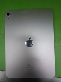 آيباد ١٠ • مستعمل • نضيف