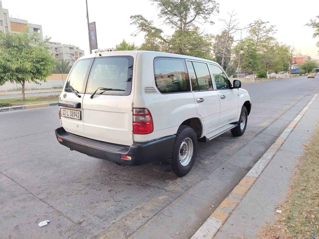 لاندكروز مونيكا موديل 2000 سياره جديده لك صبغ عام بدون أي ضرر السعر 115 مكان بغداد منصور***********
