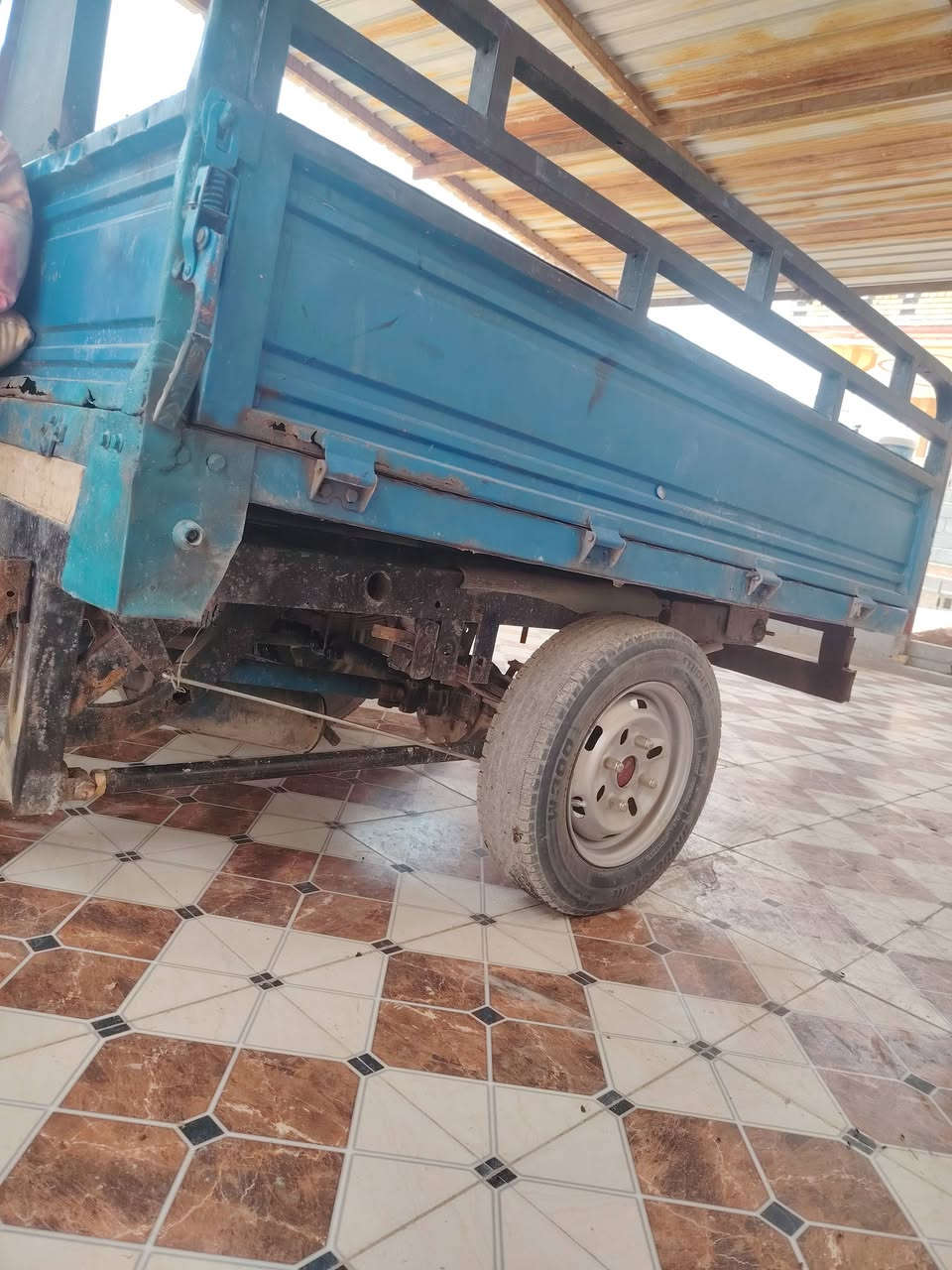 ستوته البيع  دوات جمره محرك بيها 200 خير من الله اكسن لطش قطعة وحده بدي نضيفه شاصي نضيفه تخم تاير سايبا بيها كير جديد مال شغل خير من الله السعر ب 550 وبيها مجال مكاني بلي منصور رقمي ***********
